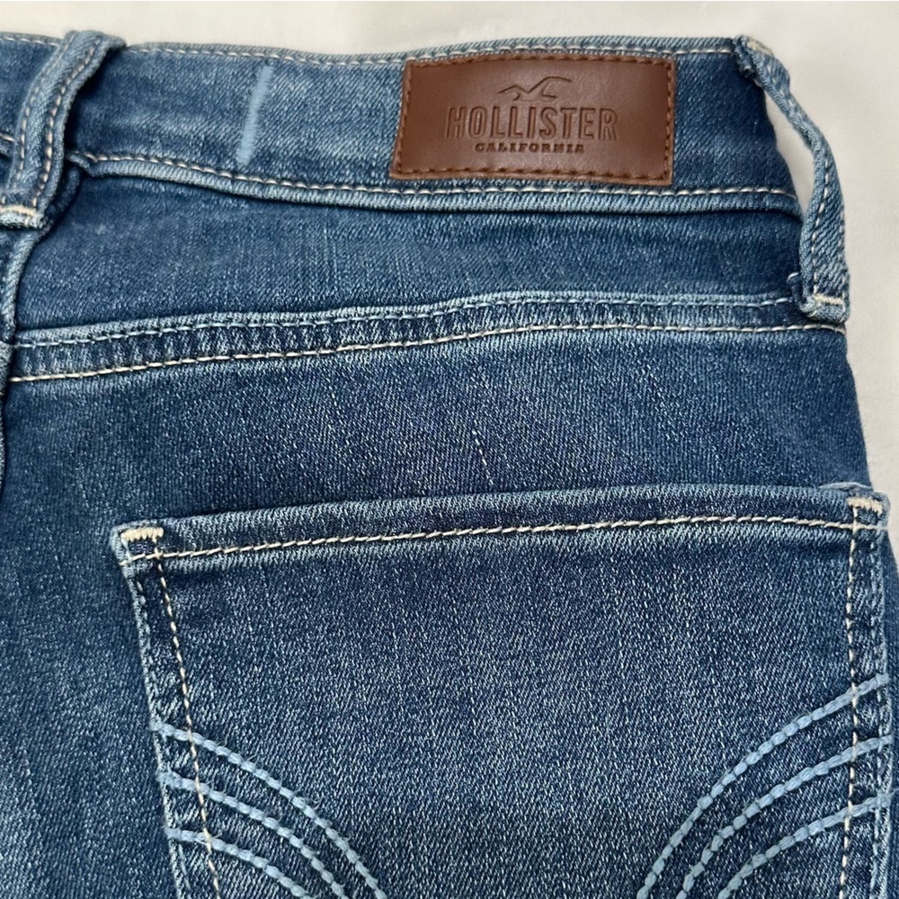 Hollister Curvy High Rise Super Skinny Blue Jeans with Modern Gradient - Picture 6 of 8